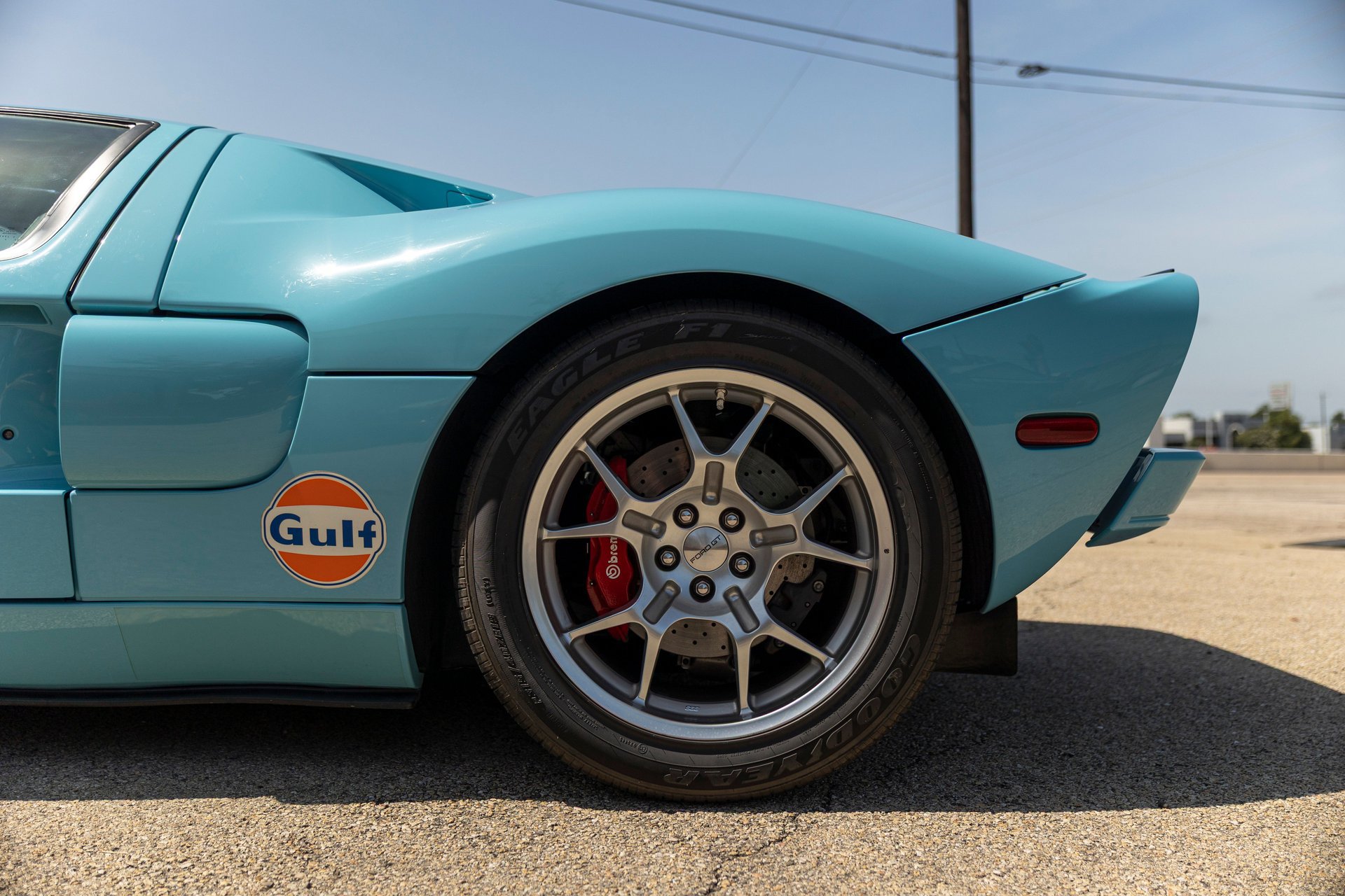 Used 2006 Ford GT RWD image 17