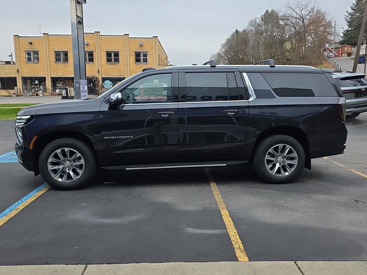 New 2025 Chevrolet Suburban Premier image 7