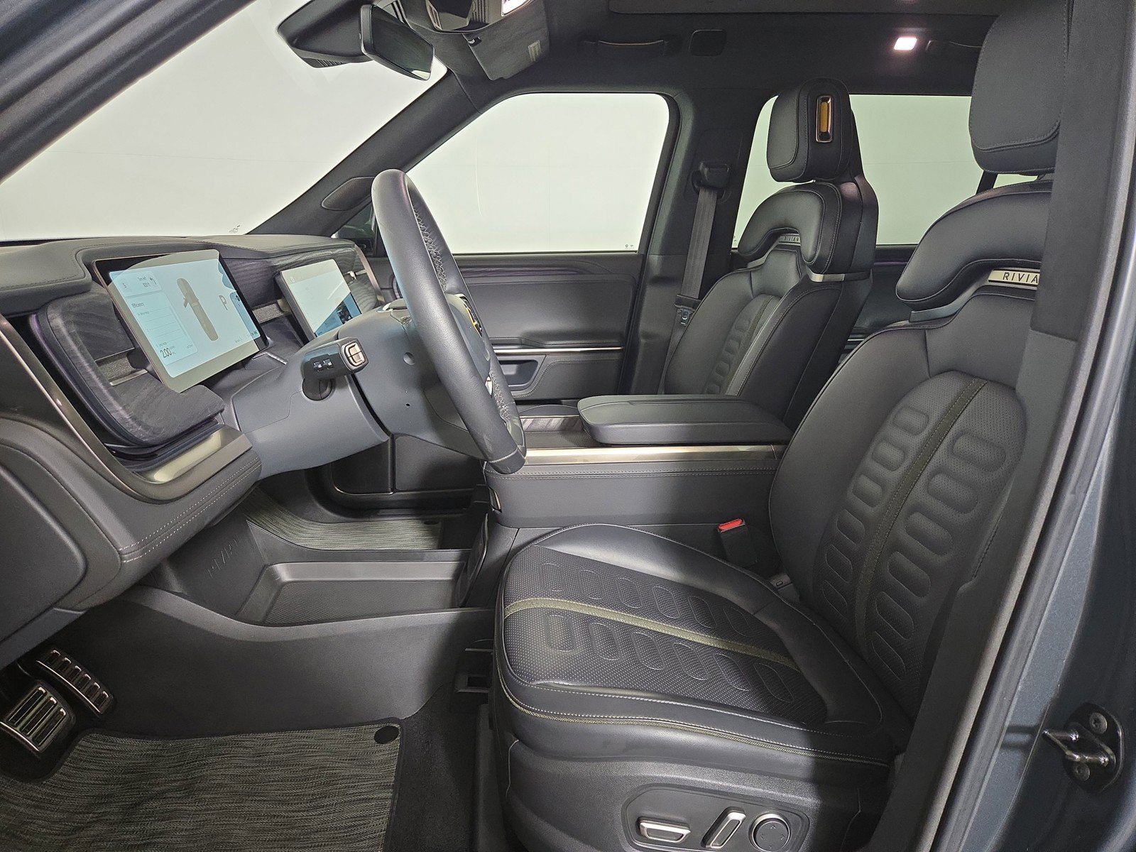 Used 2024 Rivian R1S Adventure AWD/4WD image 20