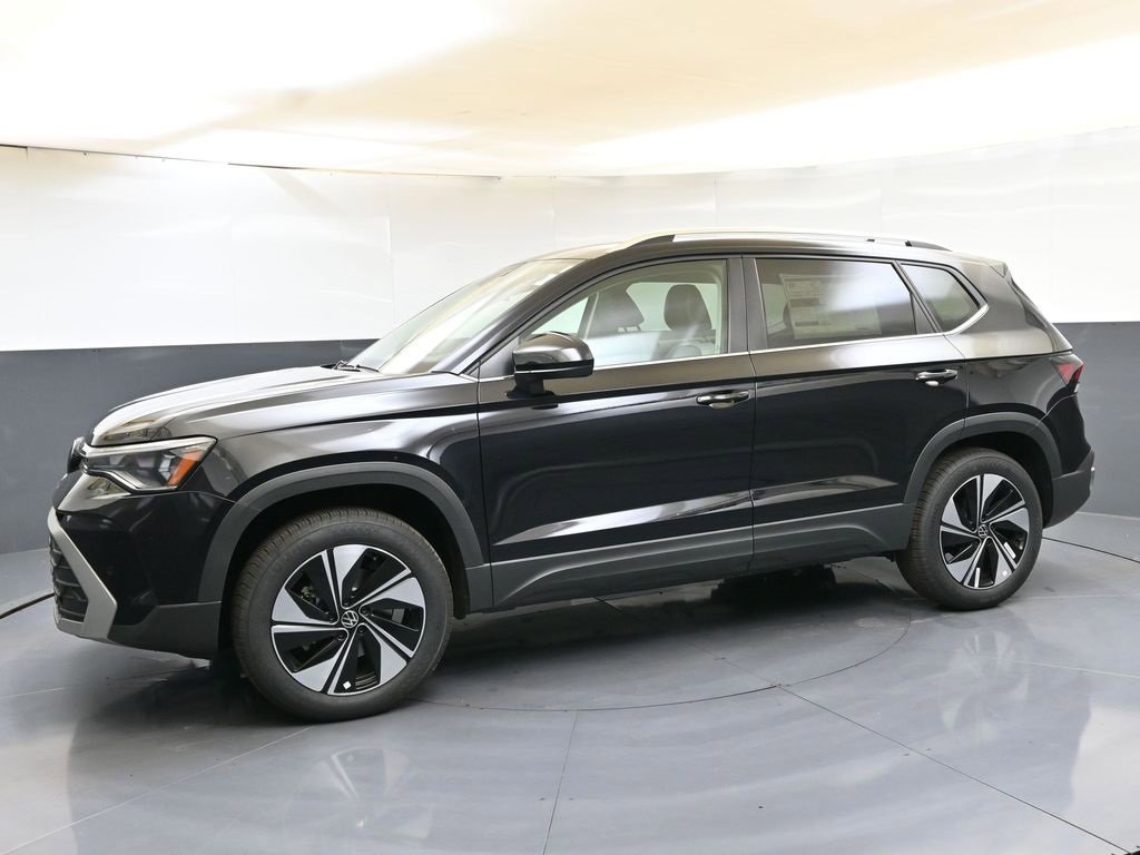 New 2025 Volkswagen Taos SE image 2