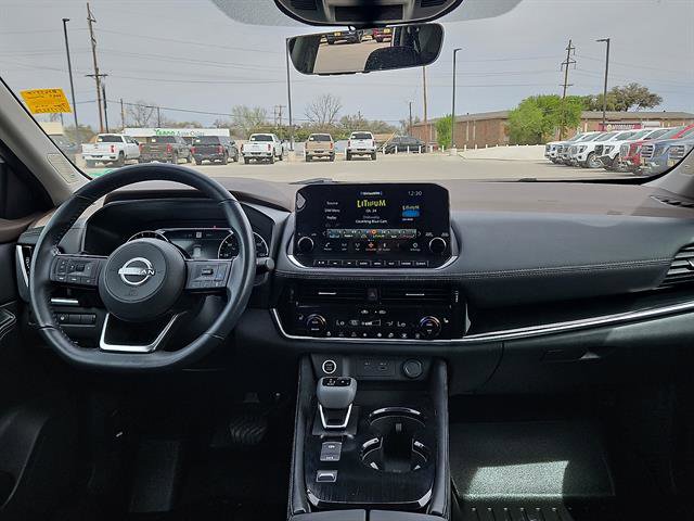 Used 2023 Nissan Rogue SL w/ SL Premium Package image 10