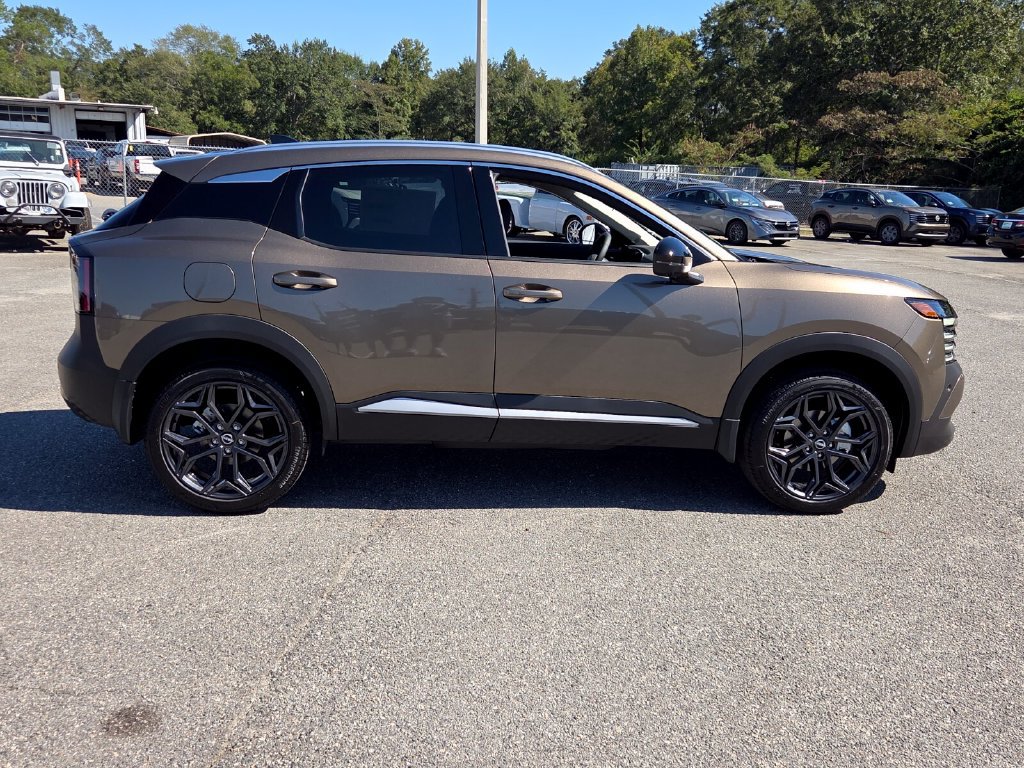 New 2027 Nissan Kicks SR w/ Cold Weather Package FWD image 13