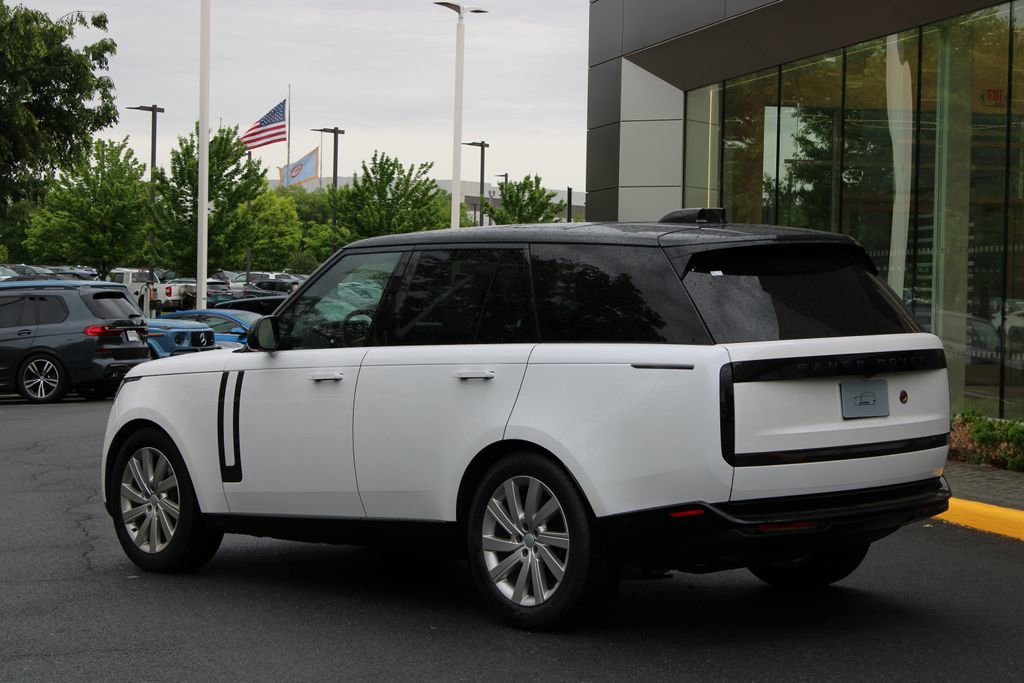 Used 2024 Land Rover Range Rover SE AWD/4WD image 2