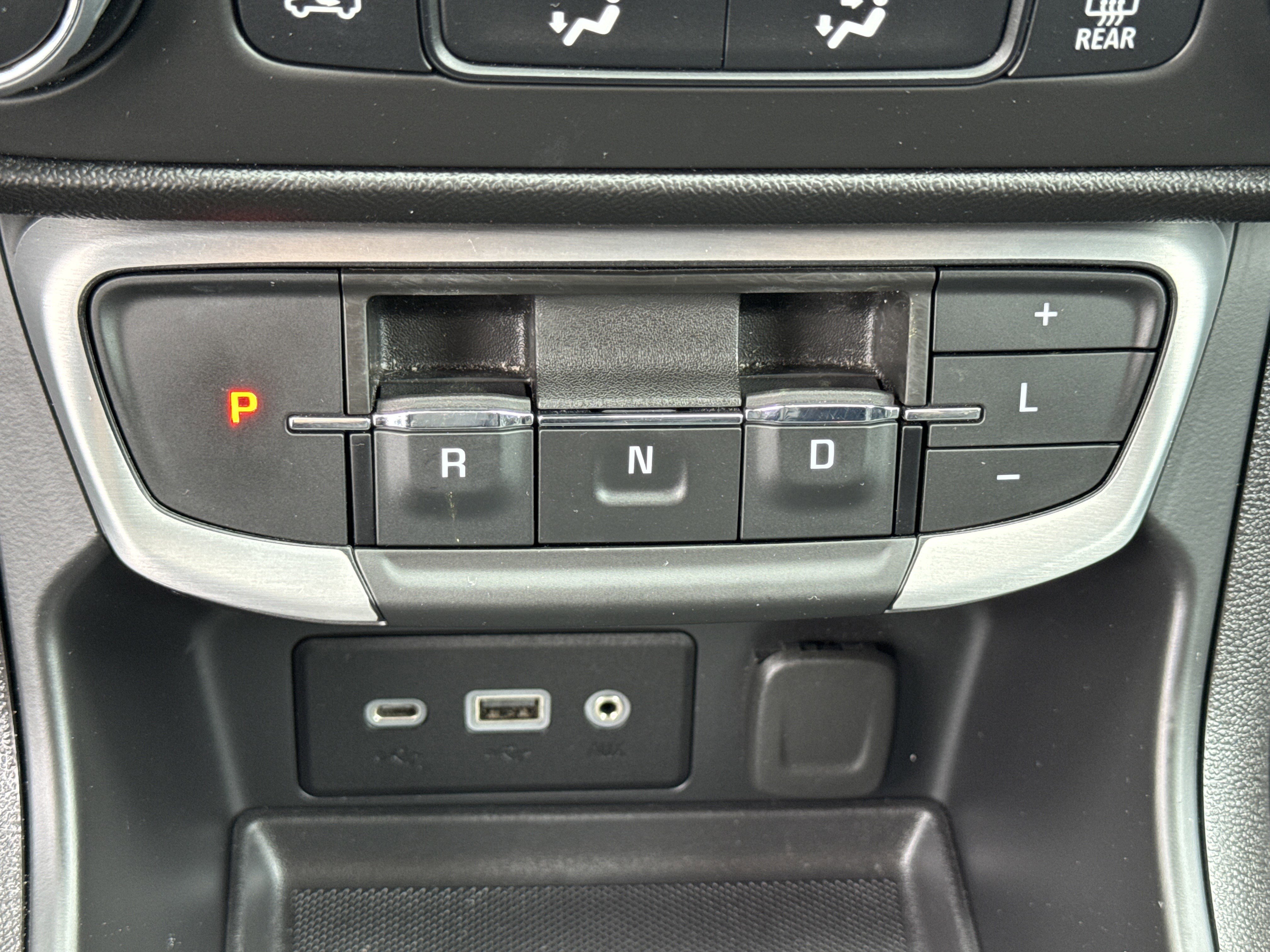 Used 2024 GMC Terrain SLE image 28