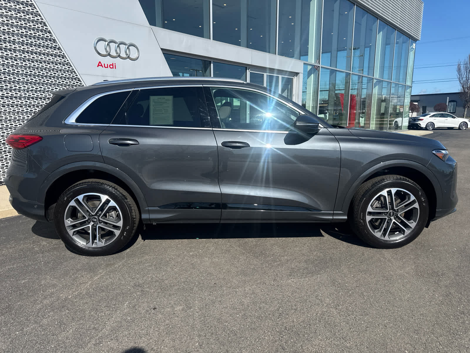 Certified 2025 Audi Q5 Premium w/ Convenience Package AWD/4WD image 27