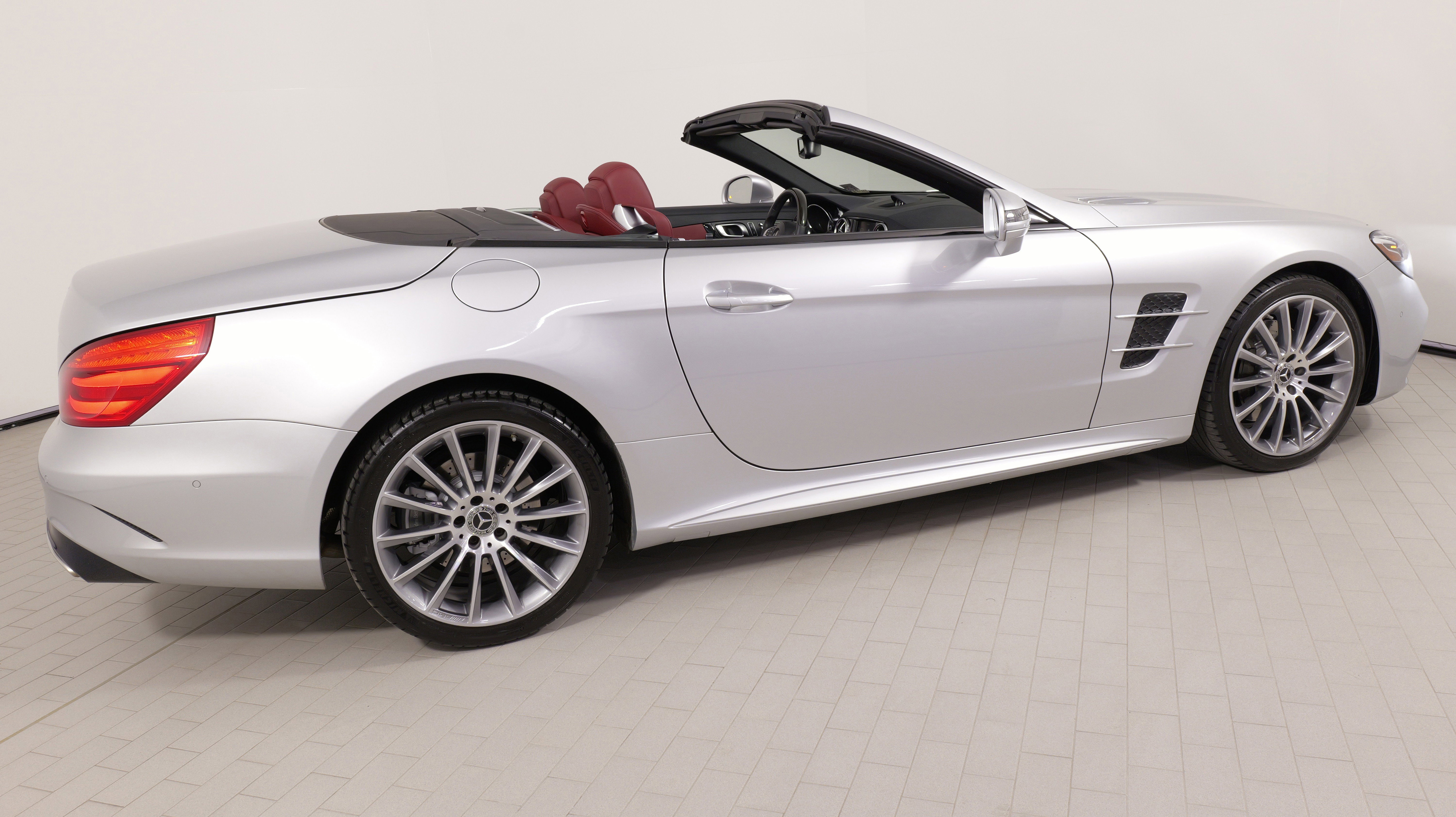 Used 2019 Mercedes-Benz SL 550 image 13