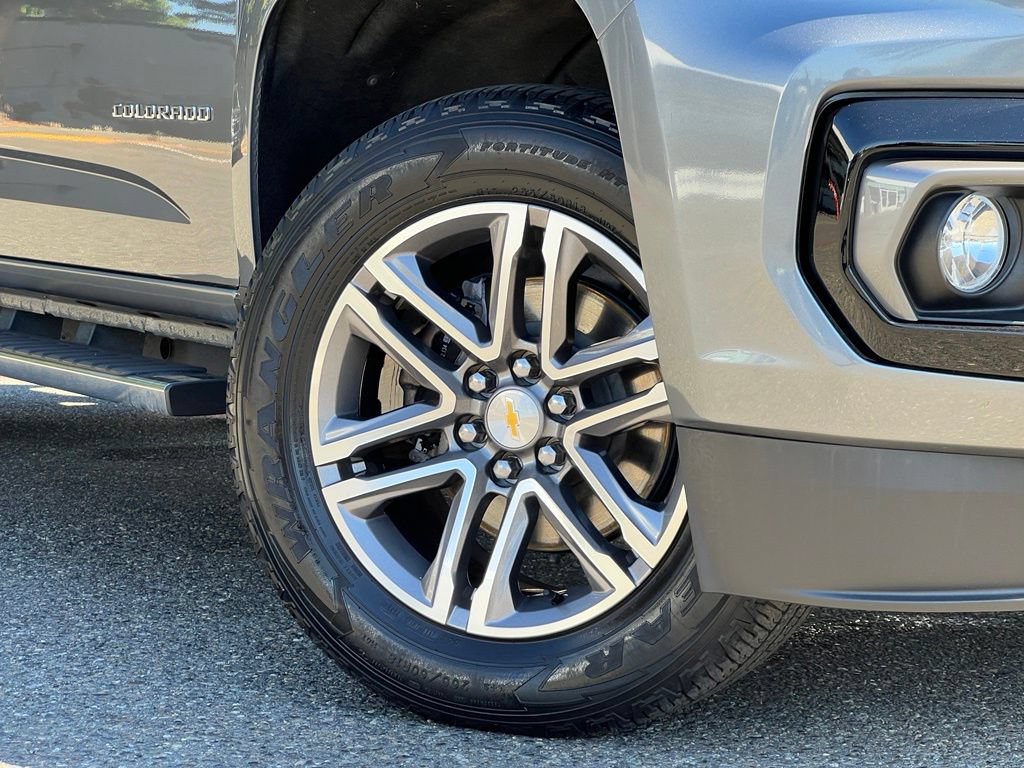 Used 2022 Chevrolet Colorado LT w/ Luxury Package AWD/4WD image 2