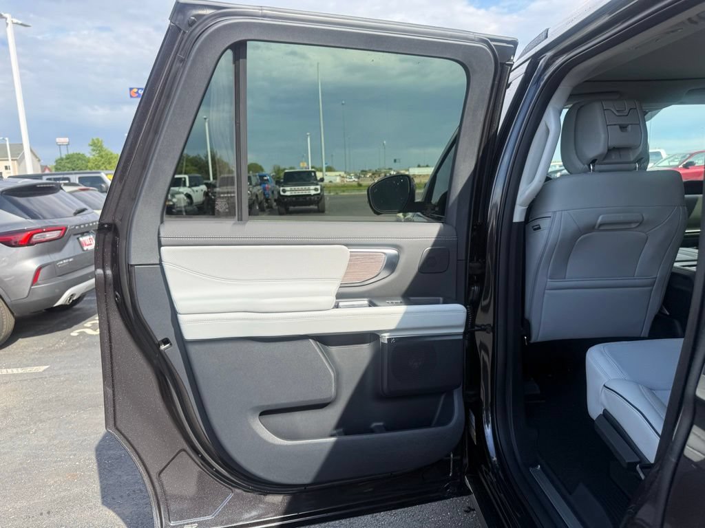 New 2026 Ford Expedition Max Platinum w/ Platinum Ultimate Package AWD/4WD image 35