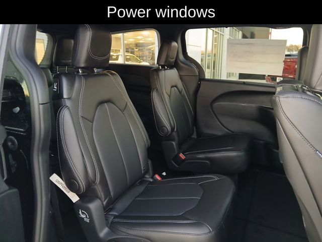 New 2026 Chrysler Pacifica Select image 17