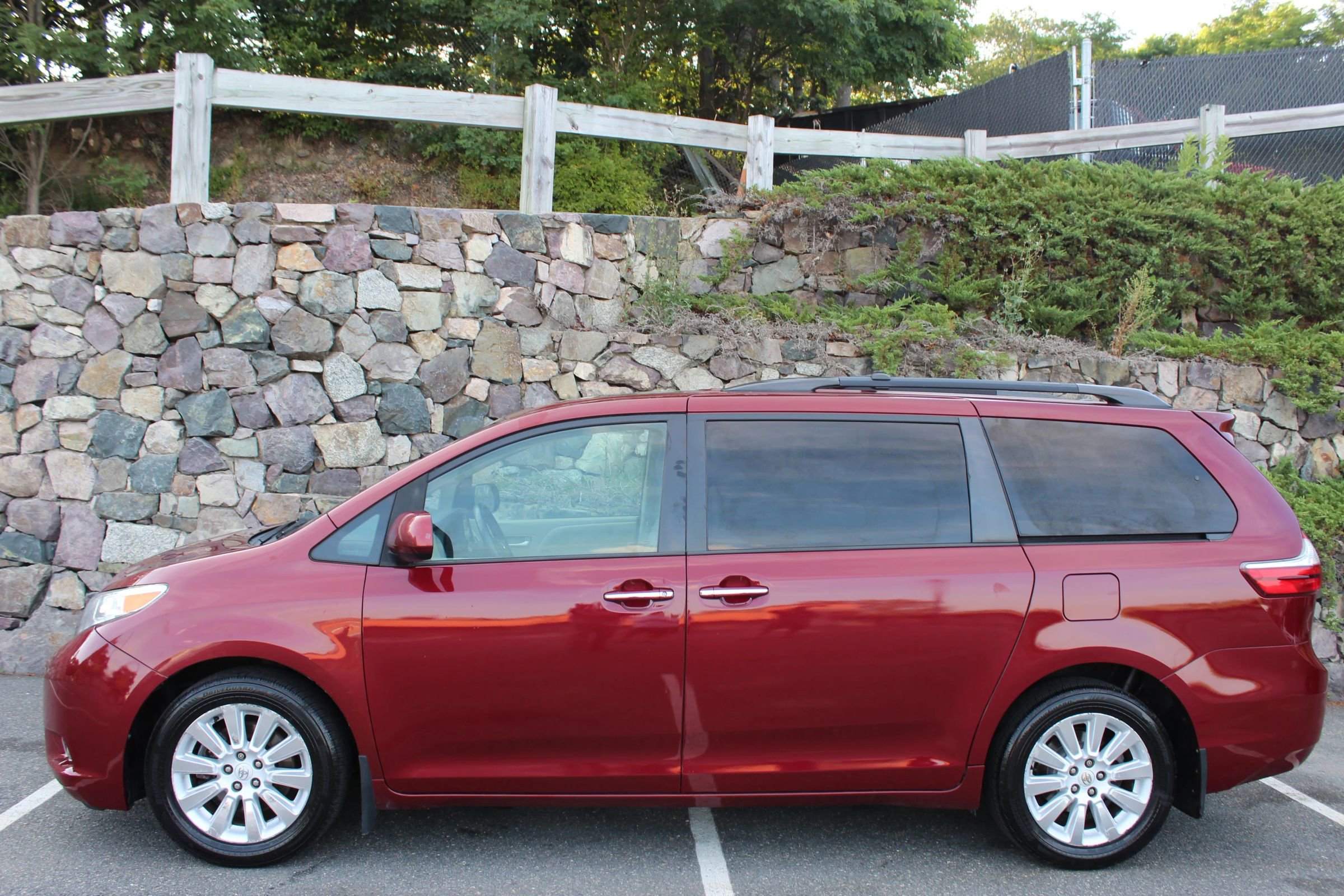 Used 2015 Toyota Sienna XLE Premium image 6