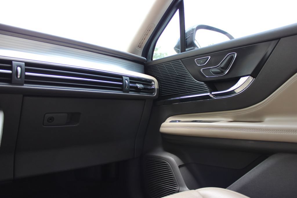 Used 2020 Lincoln Corsair AWD w/ Premium Package image 41