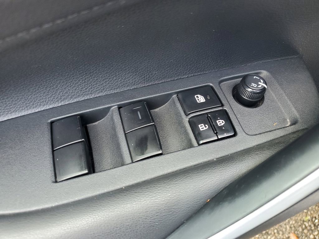 Used 2020 Toyota Corolla SE image 12