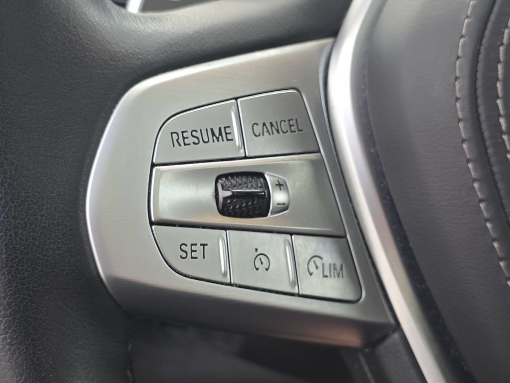 Used 2022 BMW X7 xDrive40i w/ Premium Package AWD/4WD image 29