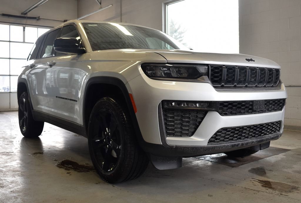 New 2026 Jeep Grand Cherokee Limited w/ Limited Altitude Package AWD/4WD image 9