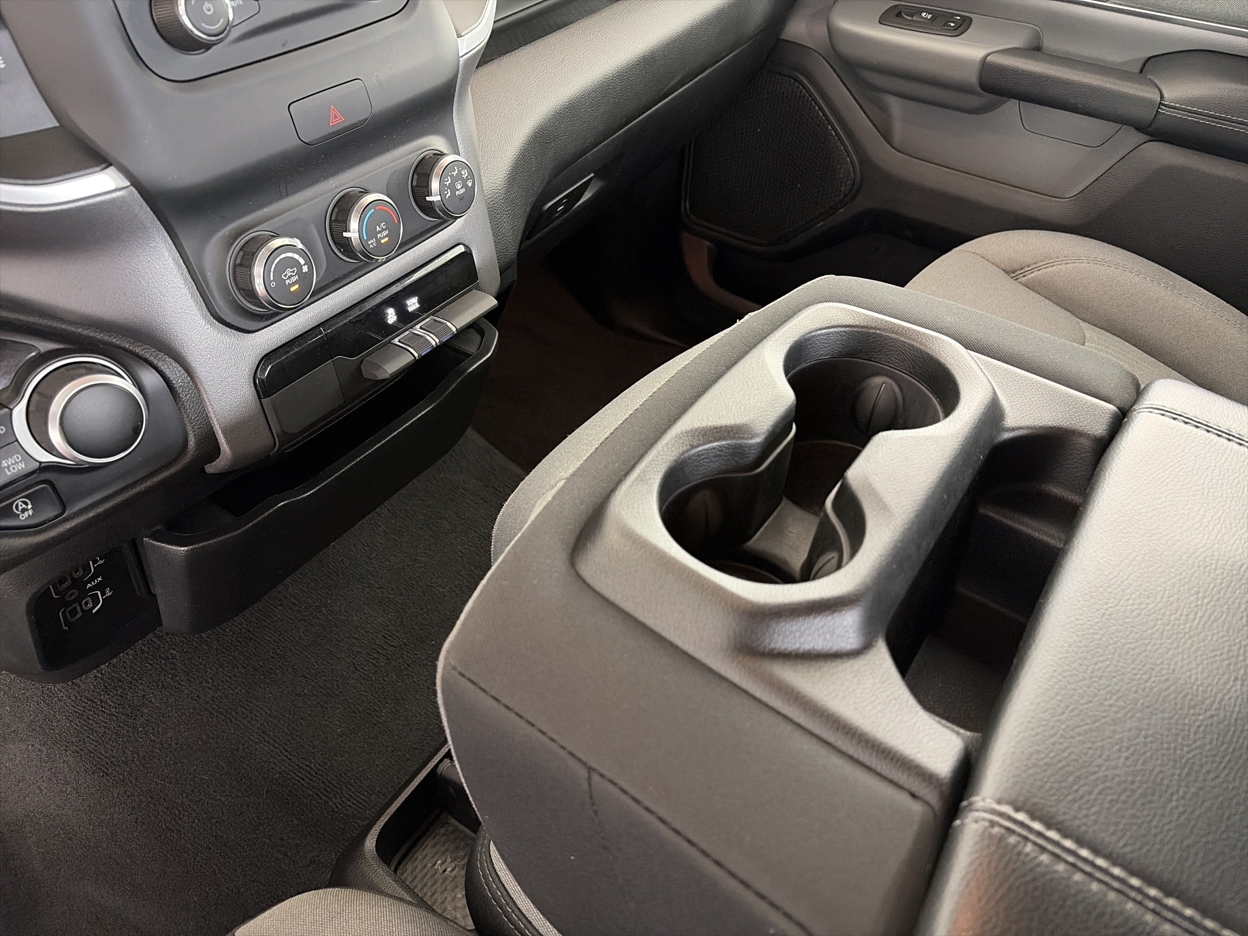 Used 2022 RAM 1500 Big Horn AWD/4WD image 22