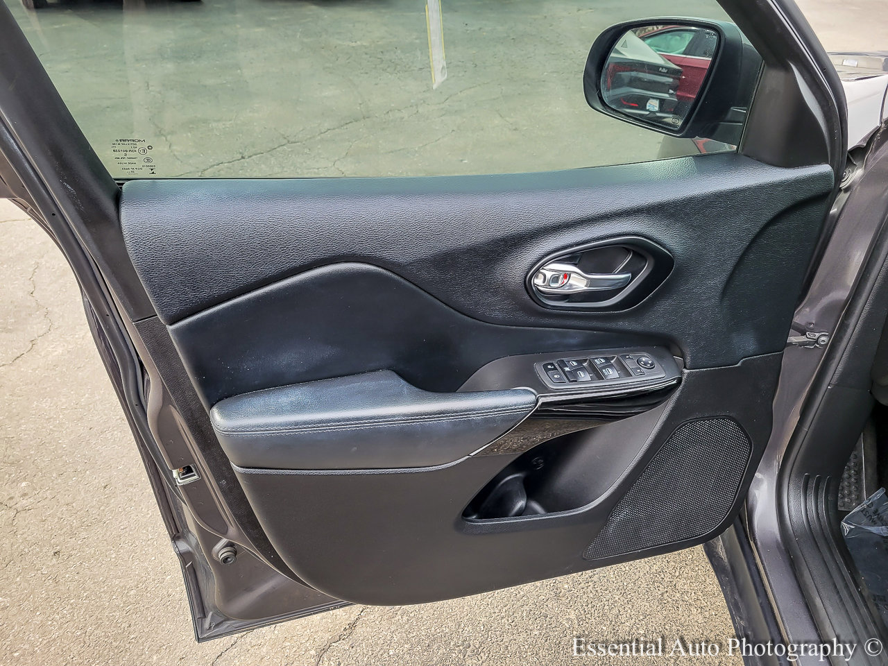 Used 2021 Jeep Cherokee Latitude Plus image 22
