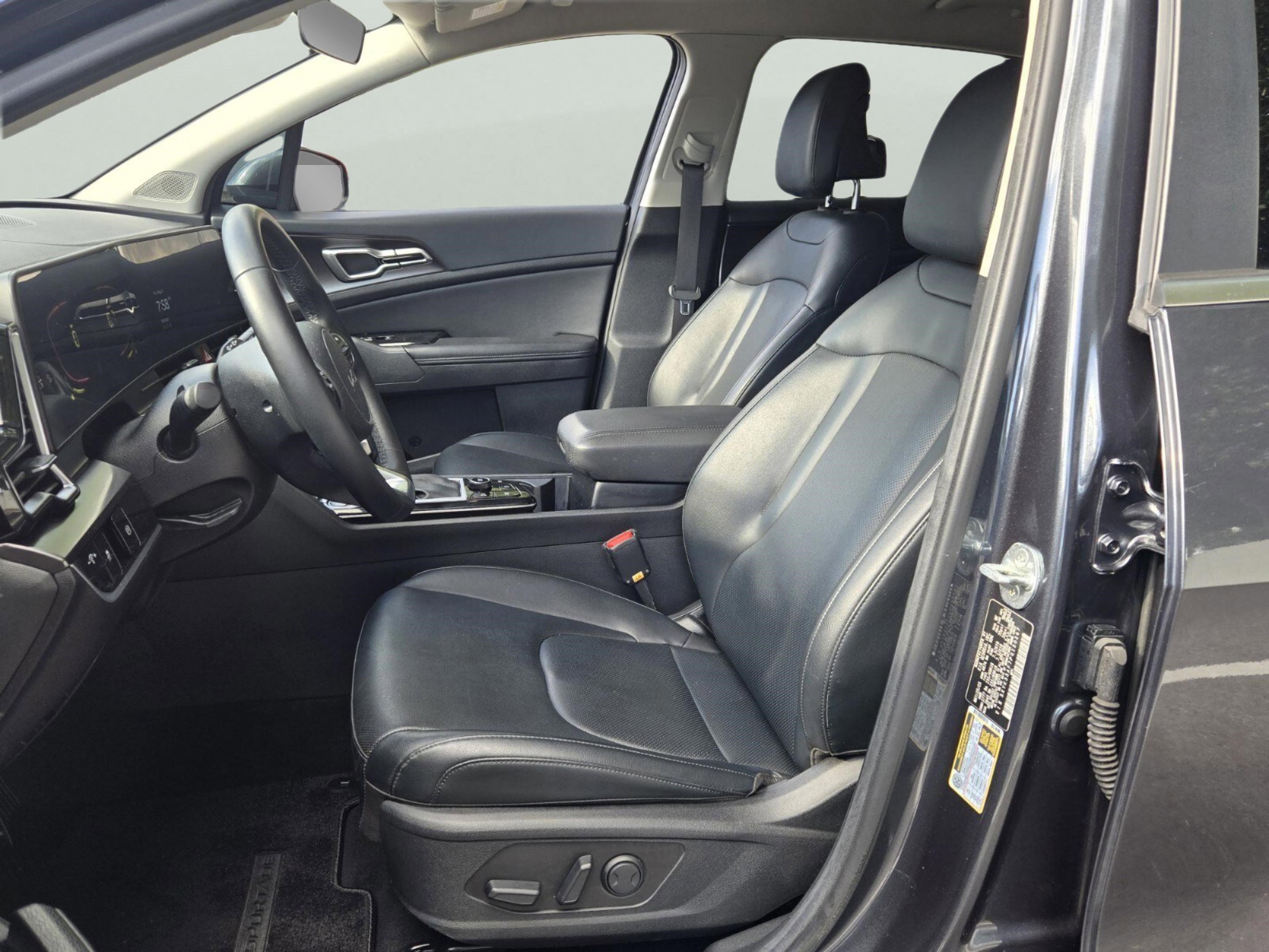Used 2023 Kia Sportage EX FWD image 9
