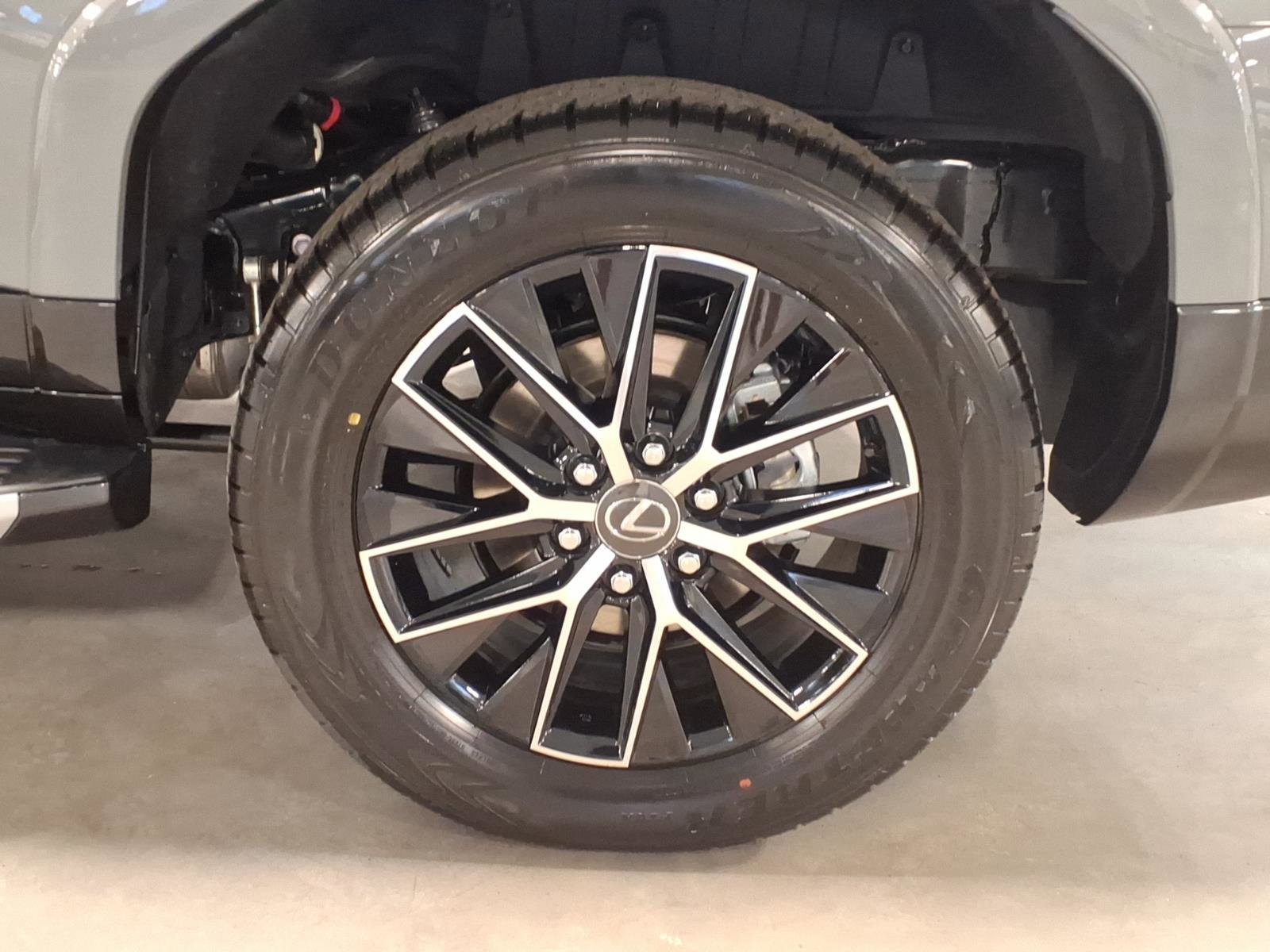 New 2026 Lexus GX 550 w/ Accessory Package (2T) image 13