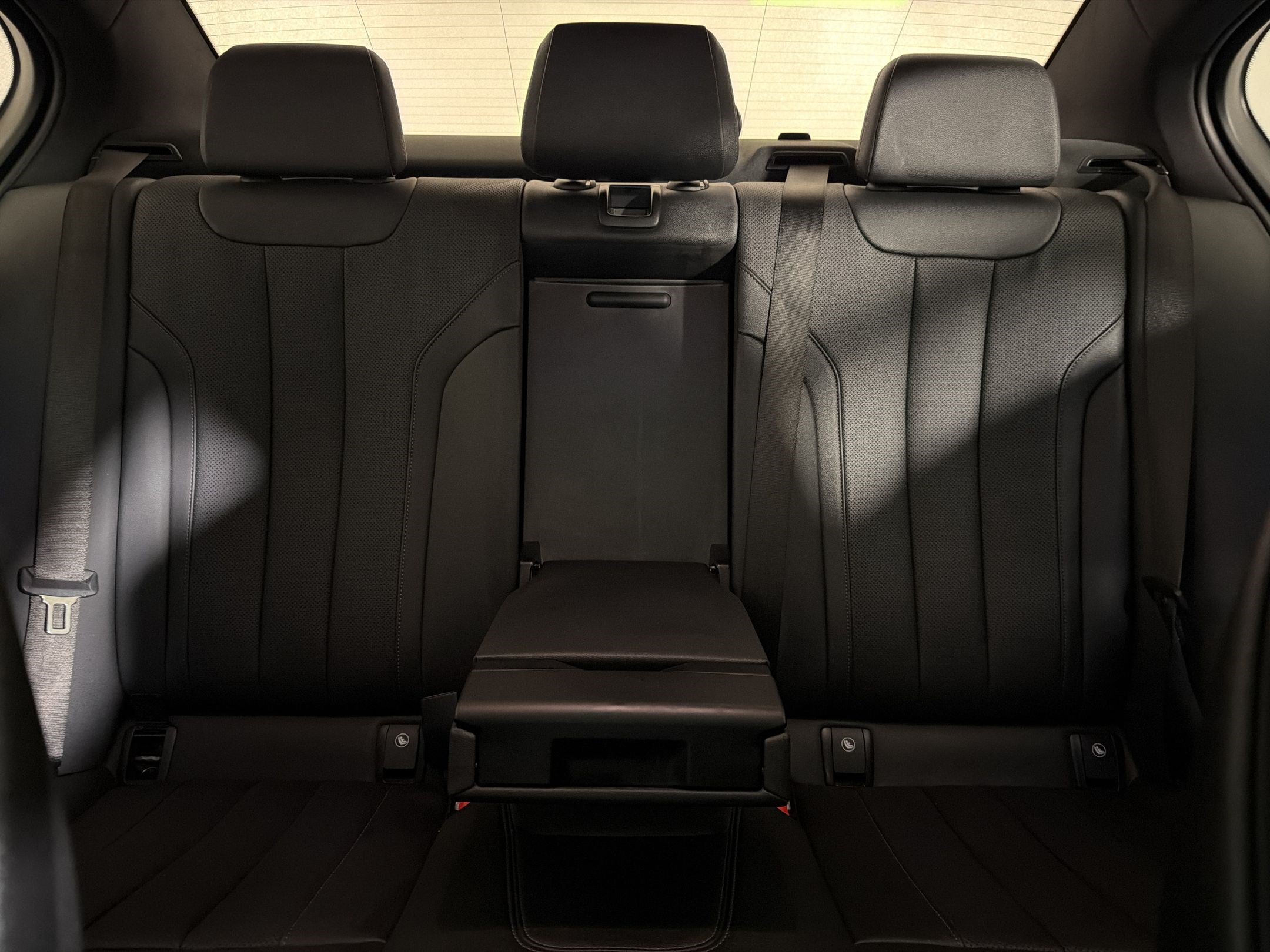 Used 2023 BMW 530e w/ Convenience Package RWD image 31
