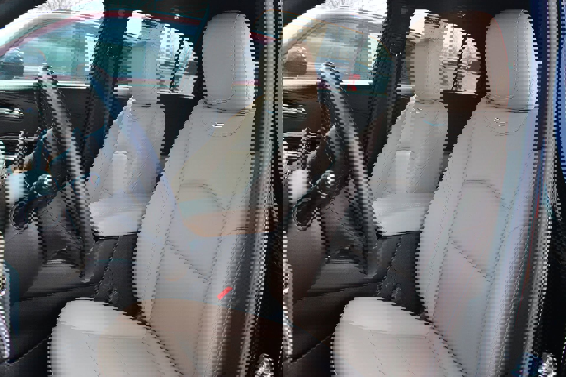 Used 2024 Cadillac XT4 Luxury image 14