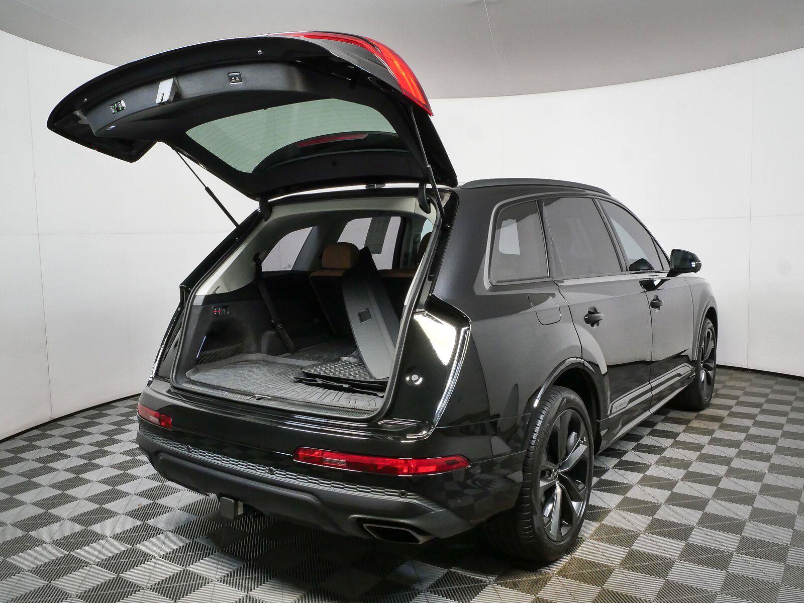 Used 2025 Audi Q7 3.0T Premium Plus AWD/4WD image 29