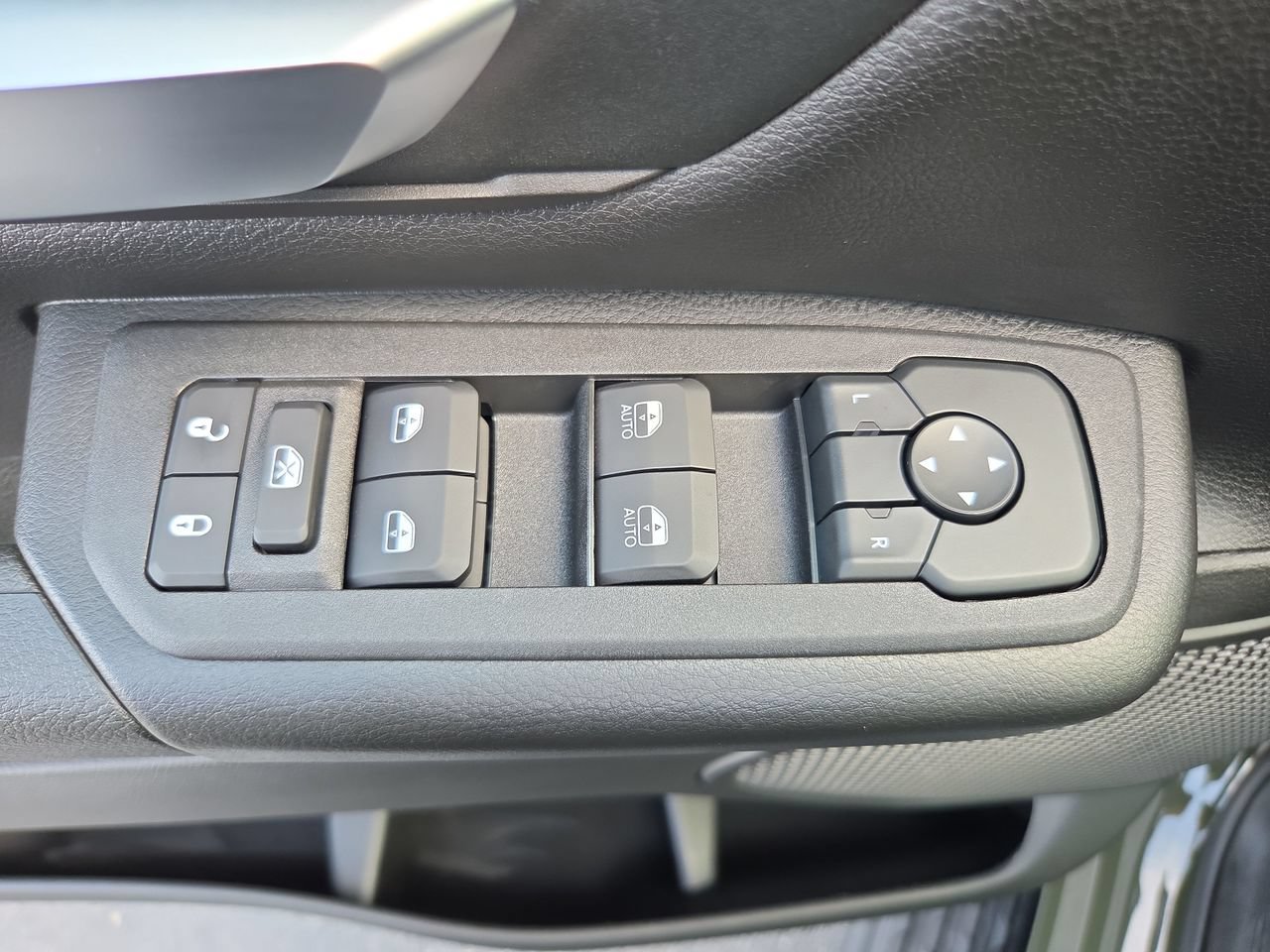 New 2026 RAM 1500 Express AWD/4WD image 19