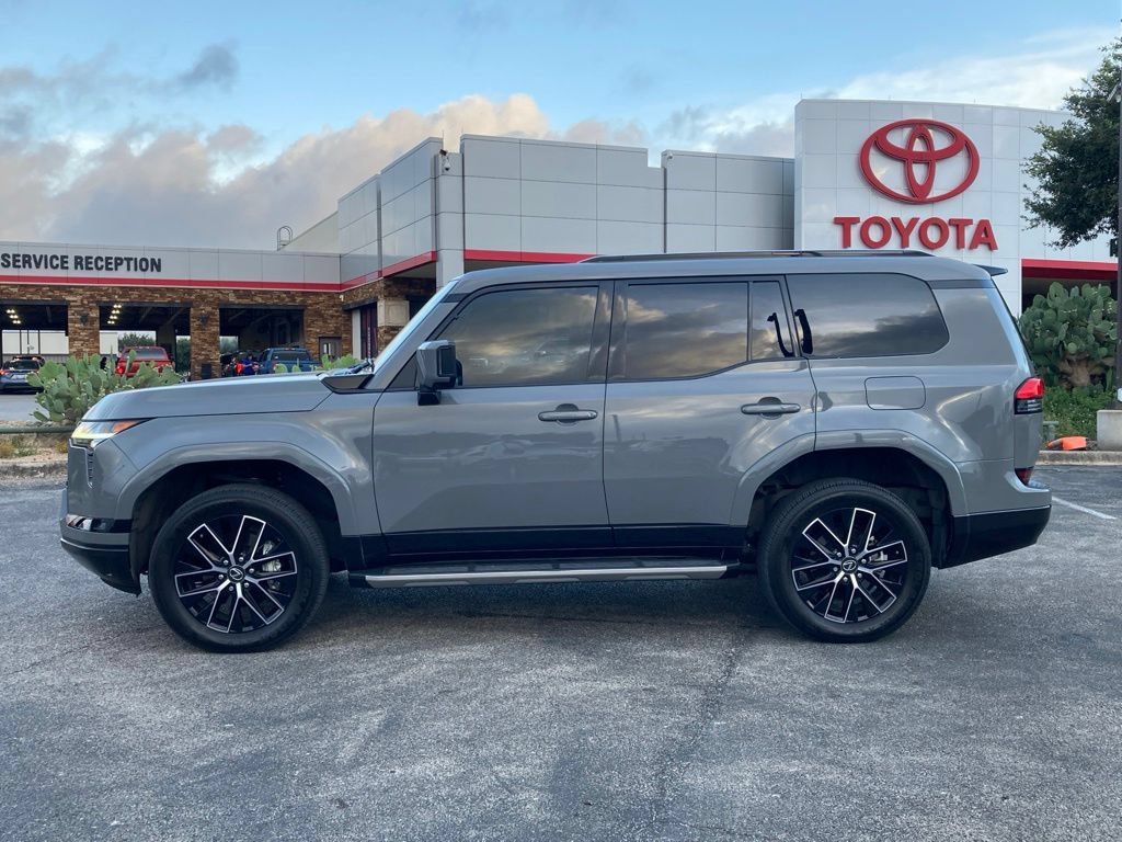 Used 2024 Lexus GX 550 w/ Accessory Package (Z1) AWD/4WD image 8