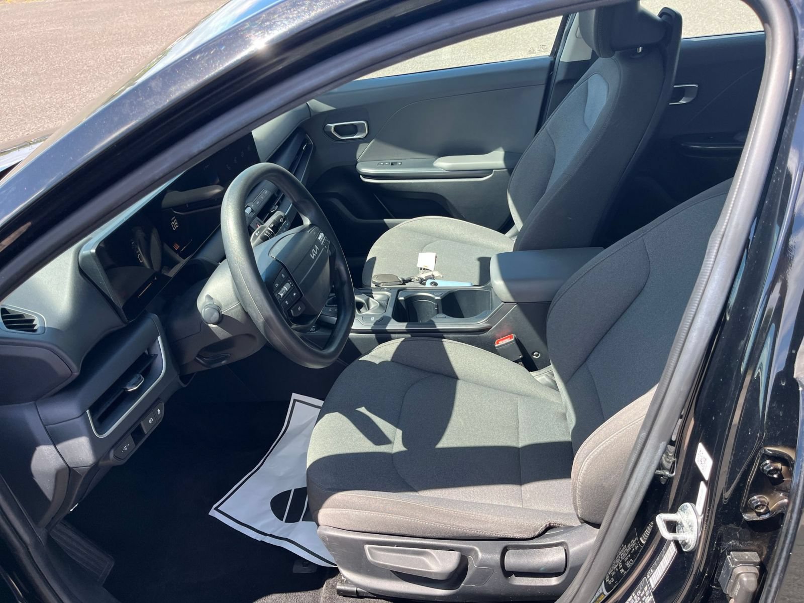 Used 2025 Kia K4 FWD image 33