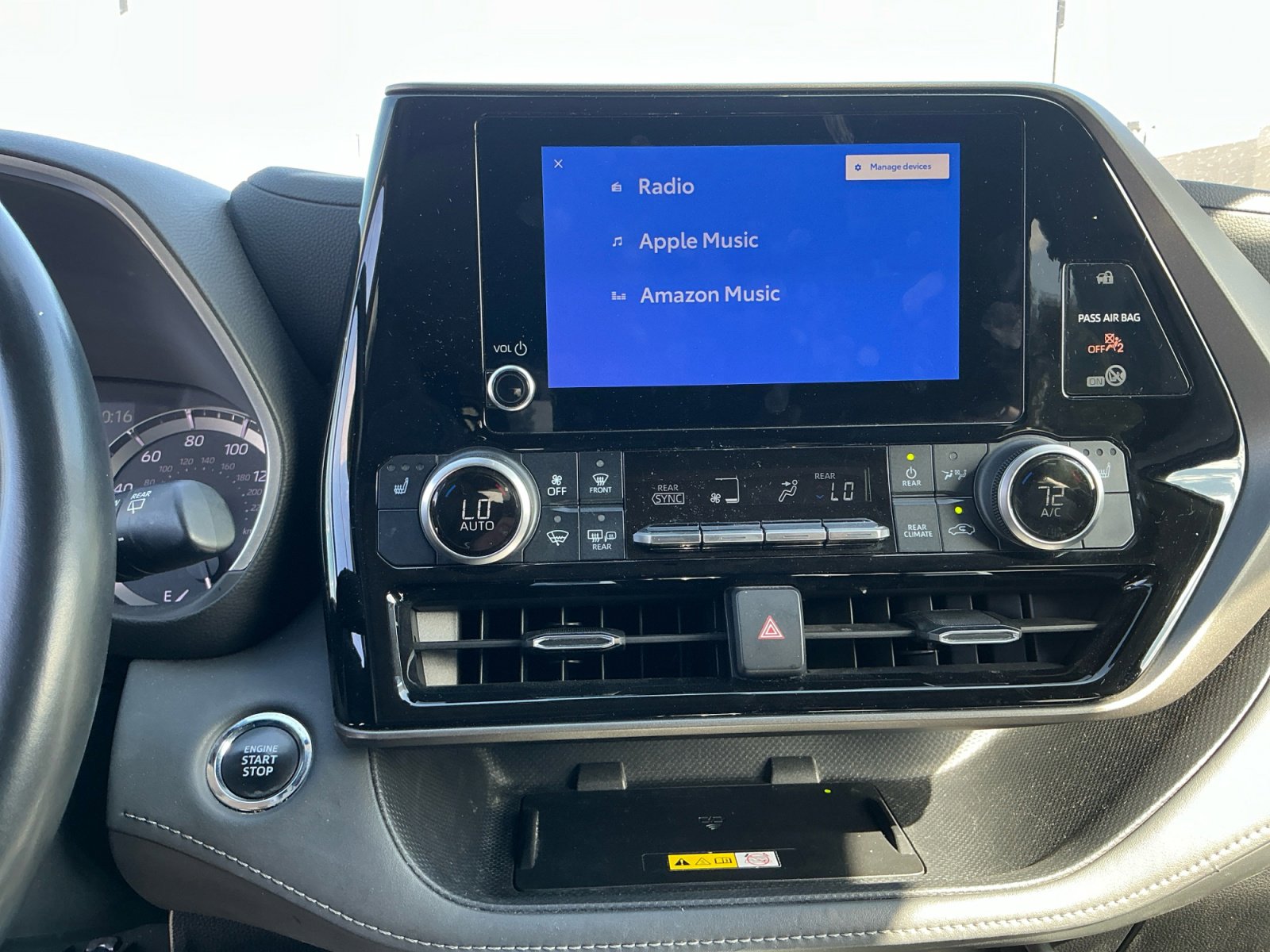 Used 2023 Toyota Highlander XLE image 8