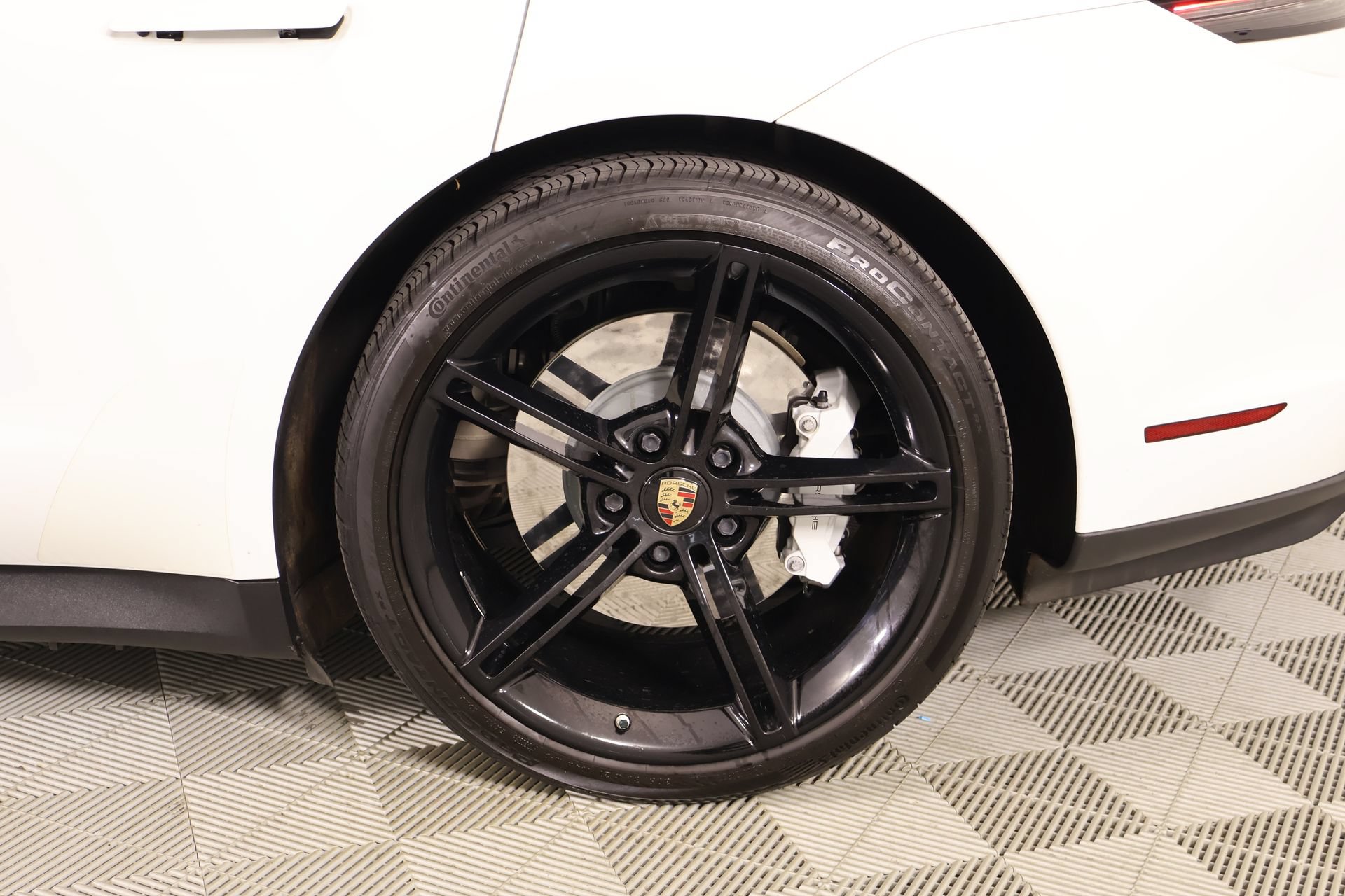 Used 2021 Porsche Taycan 4S AWD/4WD image 19
