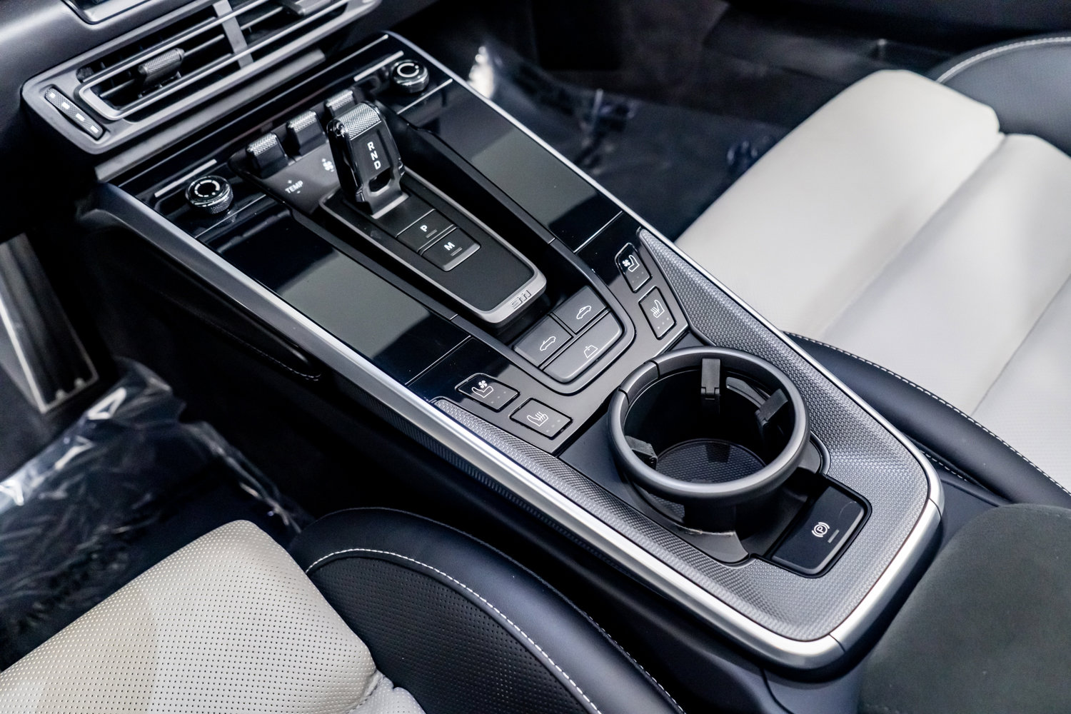 Used 2022 Porsche 911 Turbo image 44