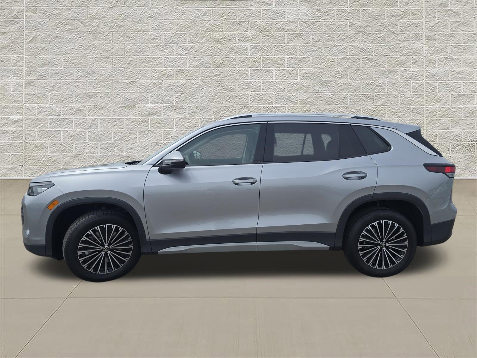 New 2026 Volkswagen Tiguan S AWD/4WD image 4