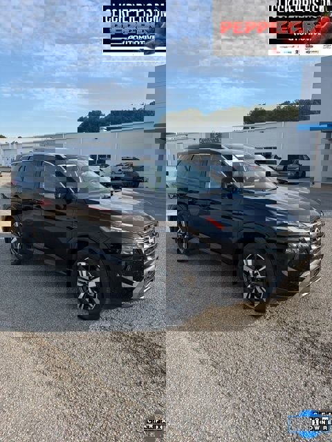 Used 2025 Nissan Rogue SL w/ Tech Package image 4