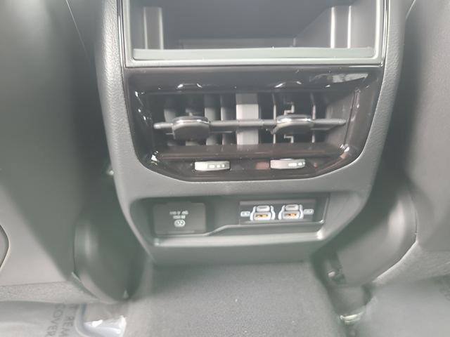 New 2025 Jeep Grand Cherokee Altitude image 19