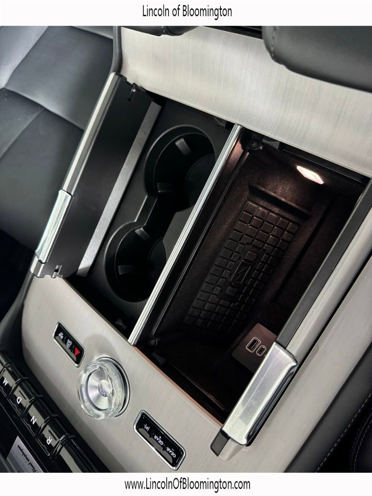 Used 2025 Lincoln Navigator L Reserve image 32
