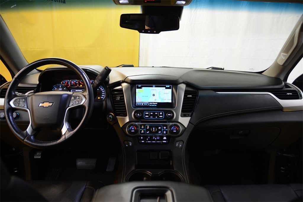 Used 2018 Chevrolet Suburban LT image 2