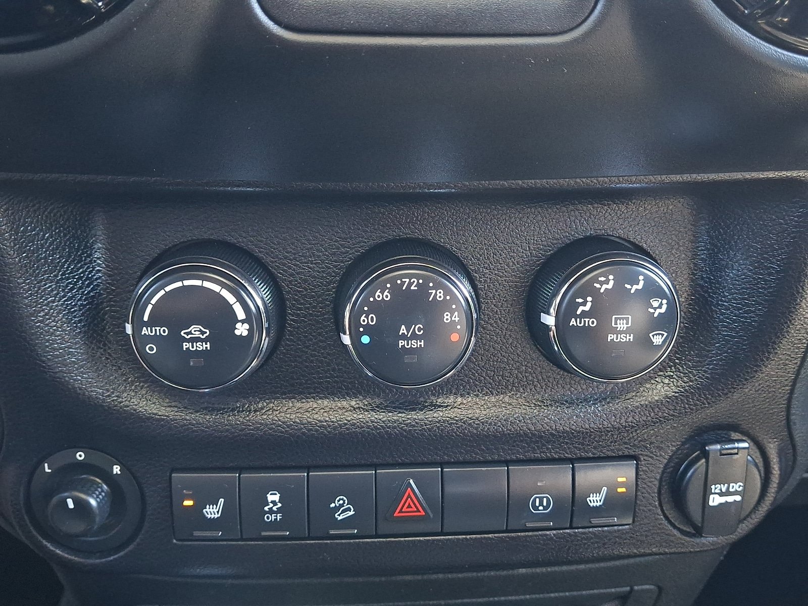 Used 2014 Jeep Wrangler Unlimited Sahara AWD/4WD image 15