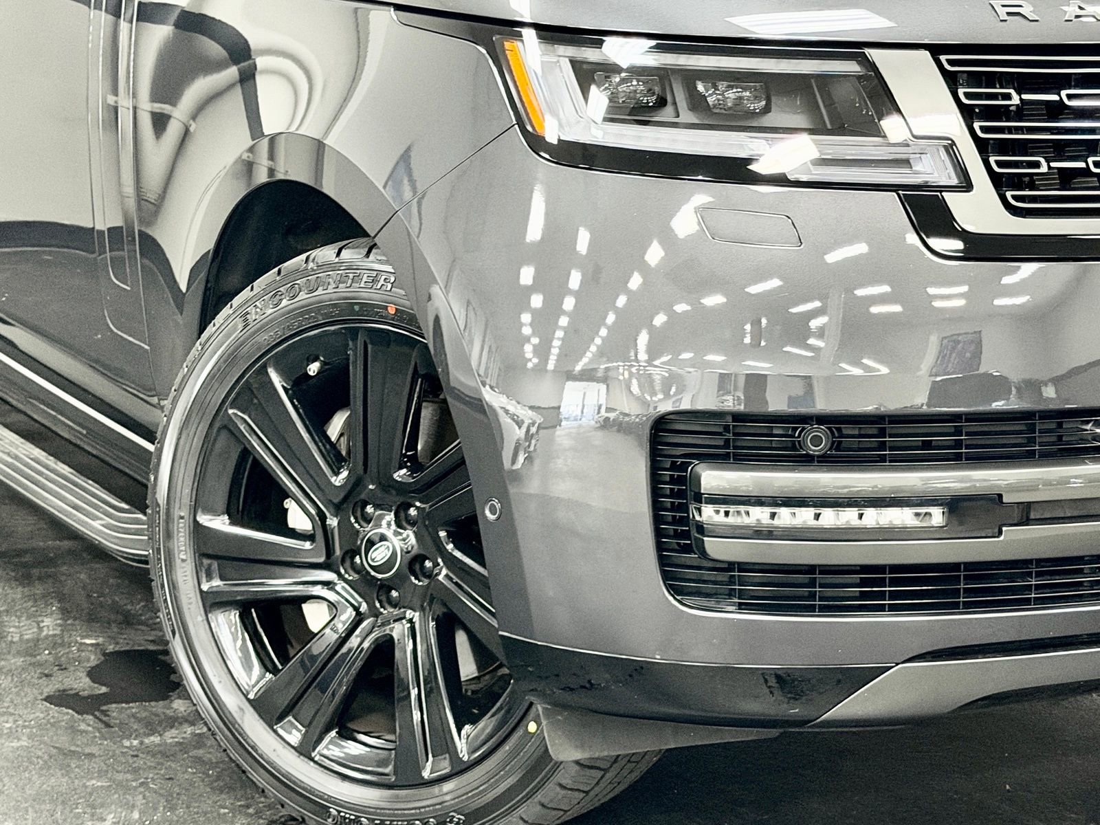 Used 2023 Land Rover Range Rover SE AWD/4WD image 4