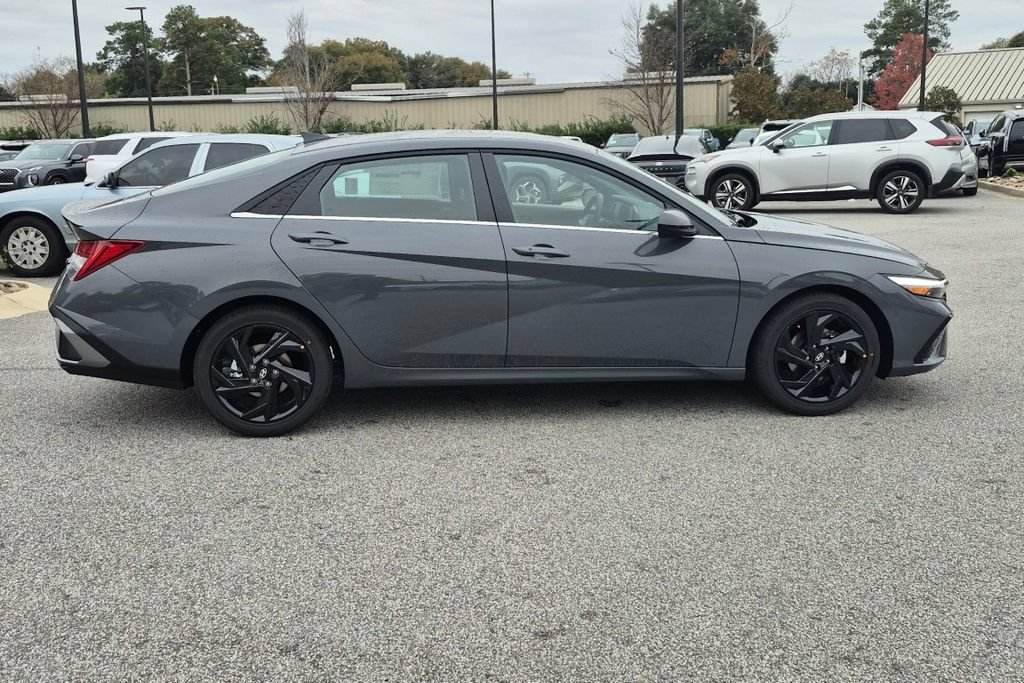 New 2026 Hyundai Elantra SEL Sport FWD image 4
