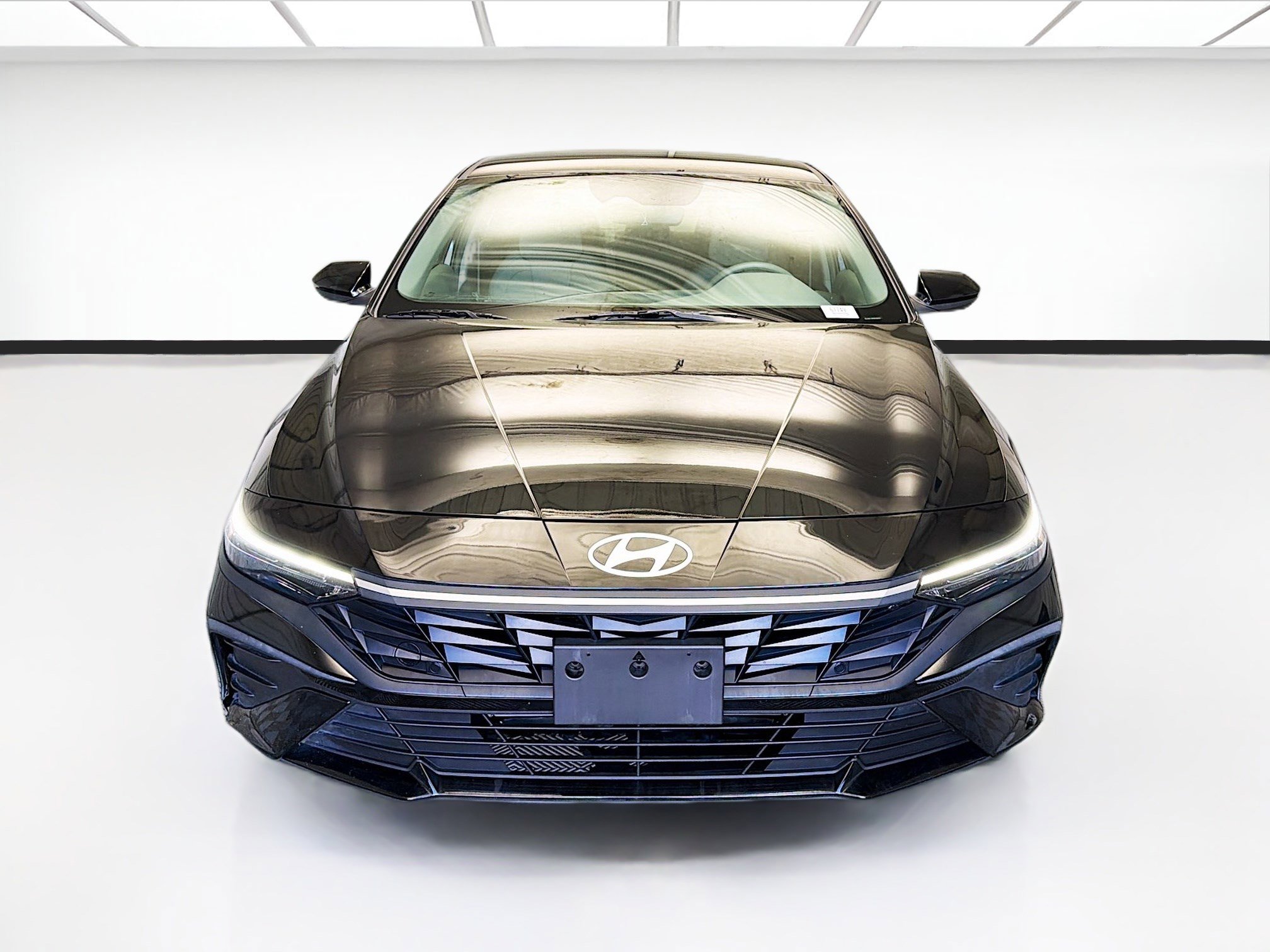 Used 2024 Hyundai Elantra SE image 2