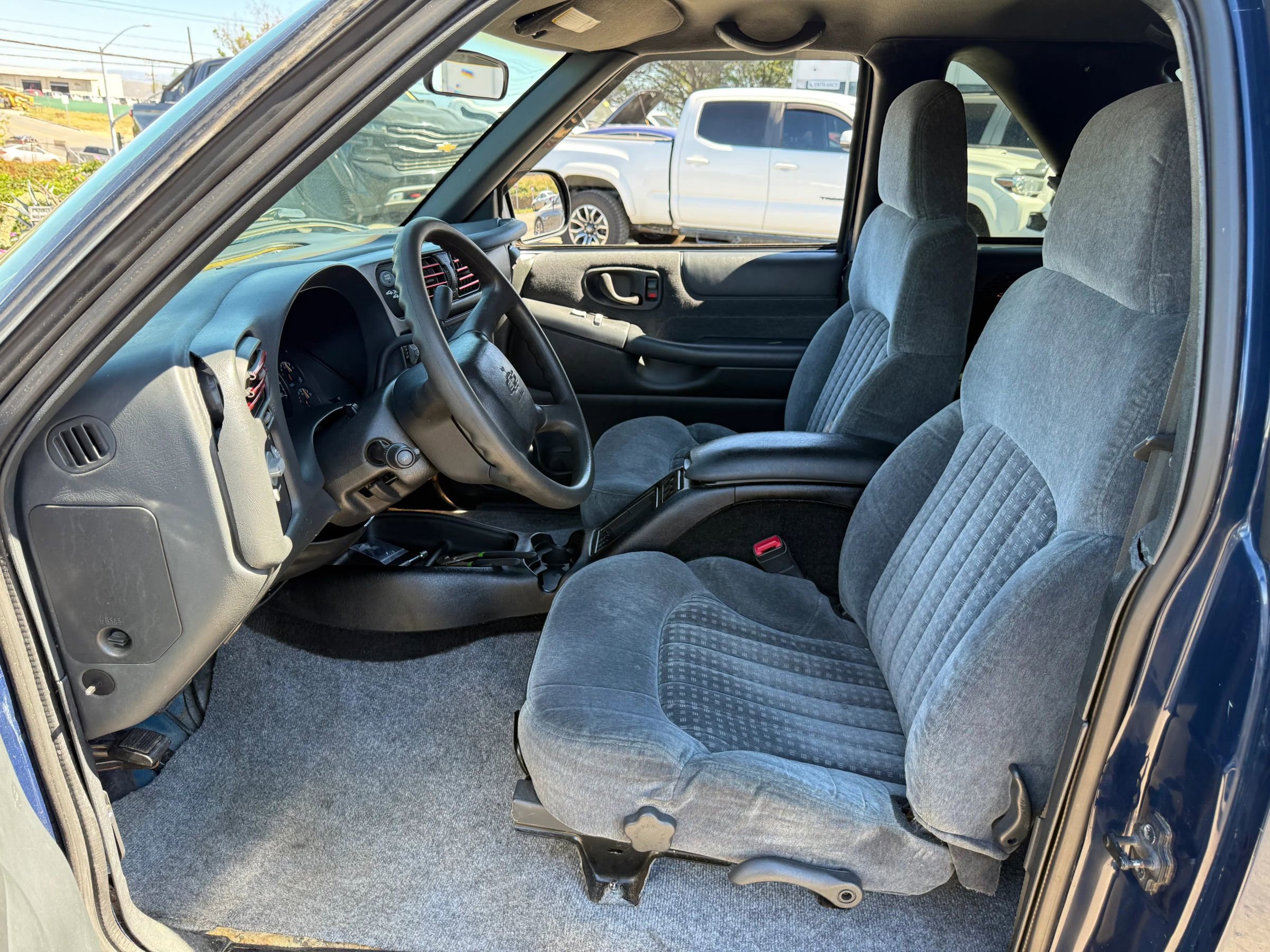 Used 2000 Chevrolet Blazer LS w/ LS Preferred Equipment Group image 9