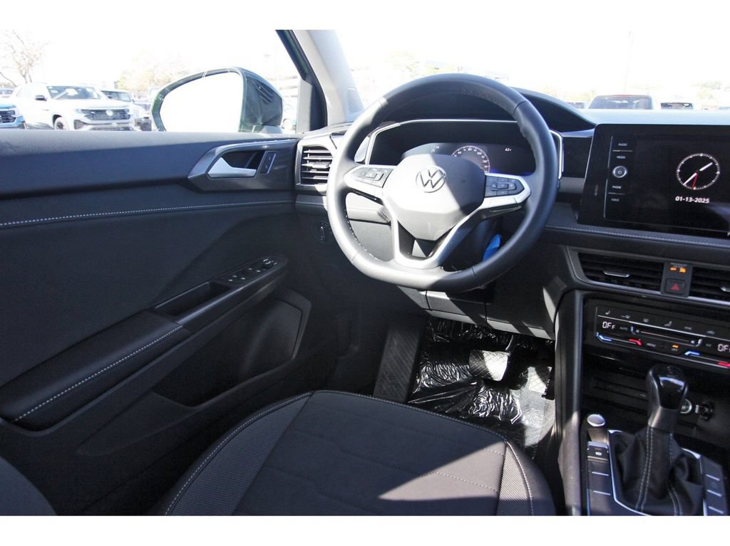 Certified 2025 Volkswagen Taos SE FWD image 10