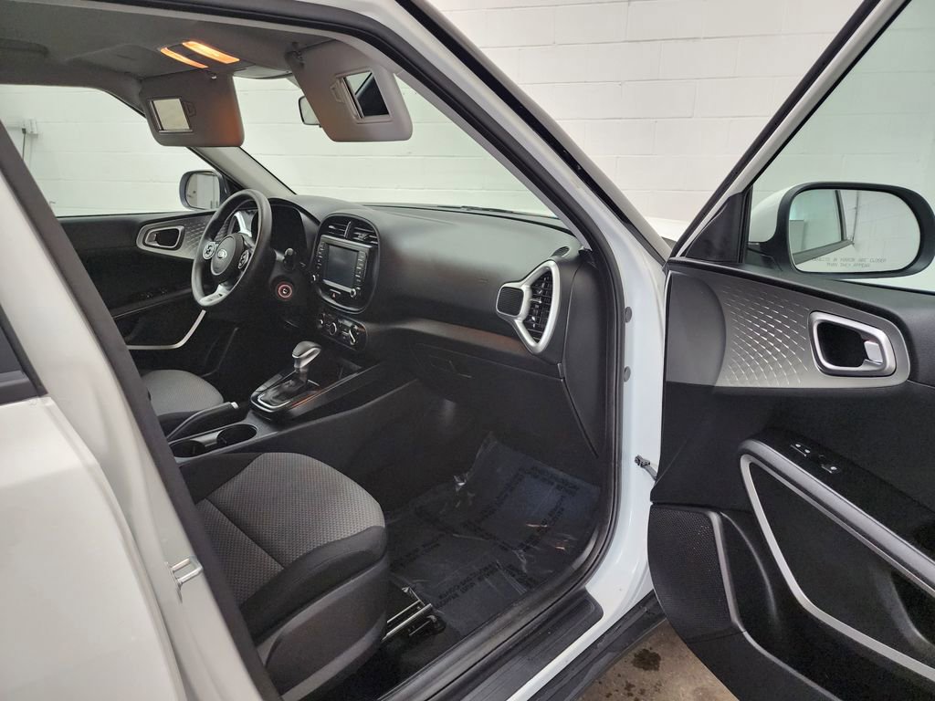 Used 2020 Kia Soul LX FWD image 28