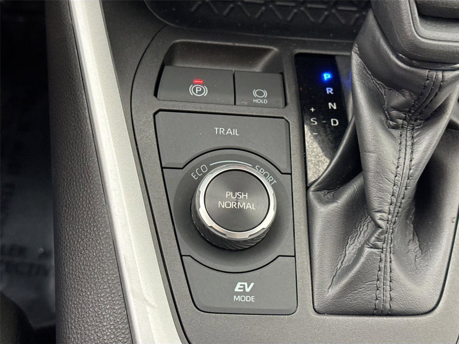 Certified 2025 Toyota RAV4 XLE image 28