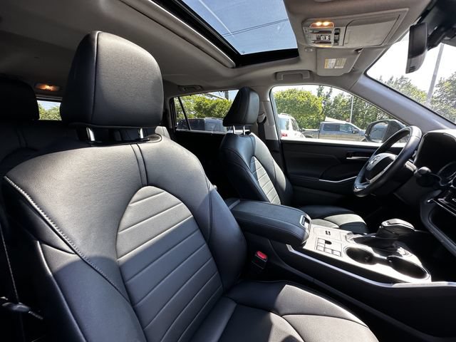 Used 2023 Toyota Highlander XLE AWD/4WD image 35