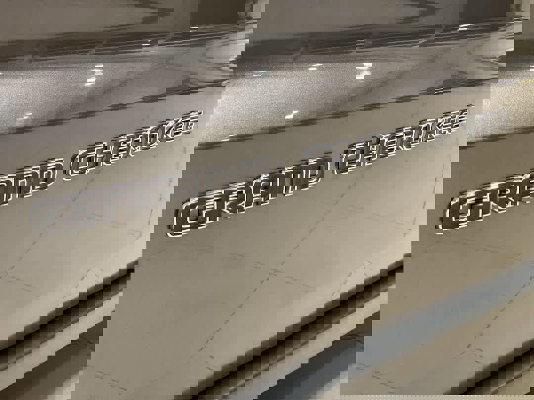 Used 2020 Jeep Grand Cherokee Laredo image 10