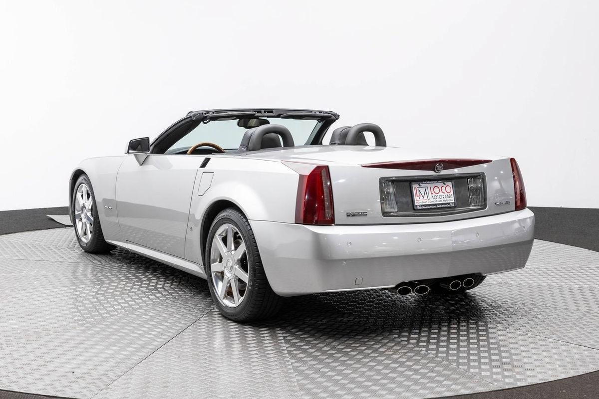 Used 2007 Cadillac XLR RWD image 7