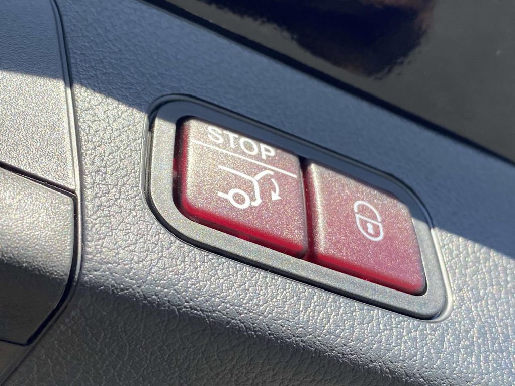 Certified 2025 Mercedes-Benz GLB 250 image 11