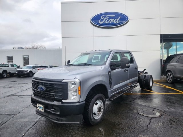 Used 2023 Ford F350 XL image 2