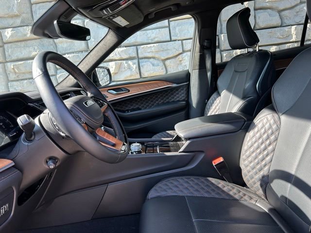 Used 2025 Jeep Grand Cherokee L Summit AWD/4WD image 8